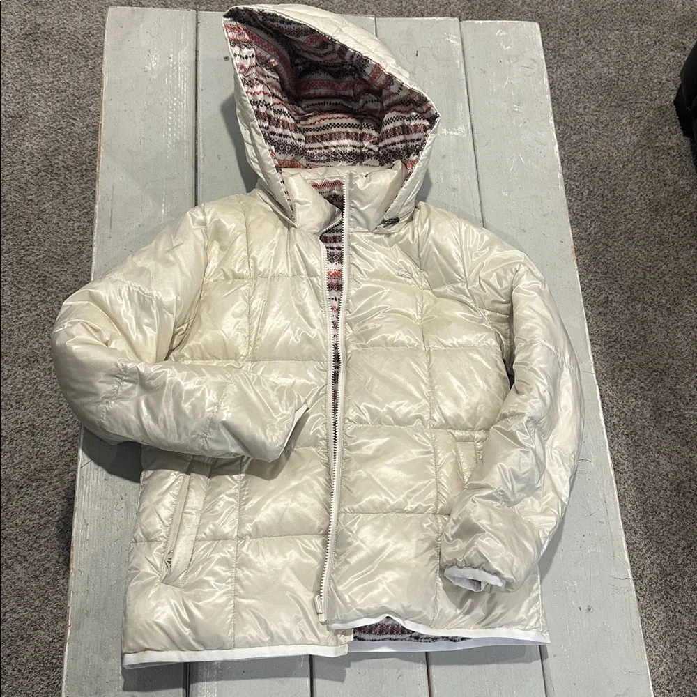 Lacoste Cream and Red Patterned down hooded reversible jacket. Sz 42 medium - Picture 6 of 7